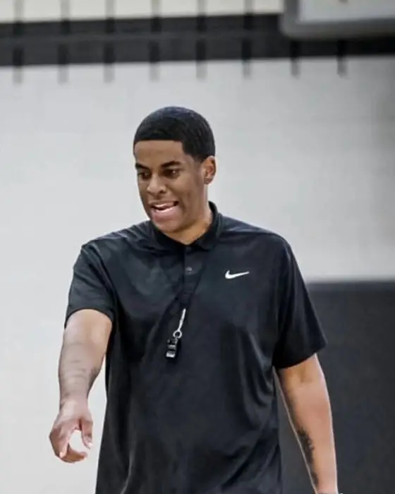 Lee Green coaching on the court, pointing out a read